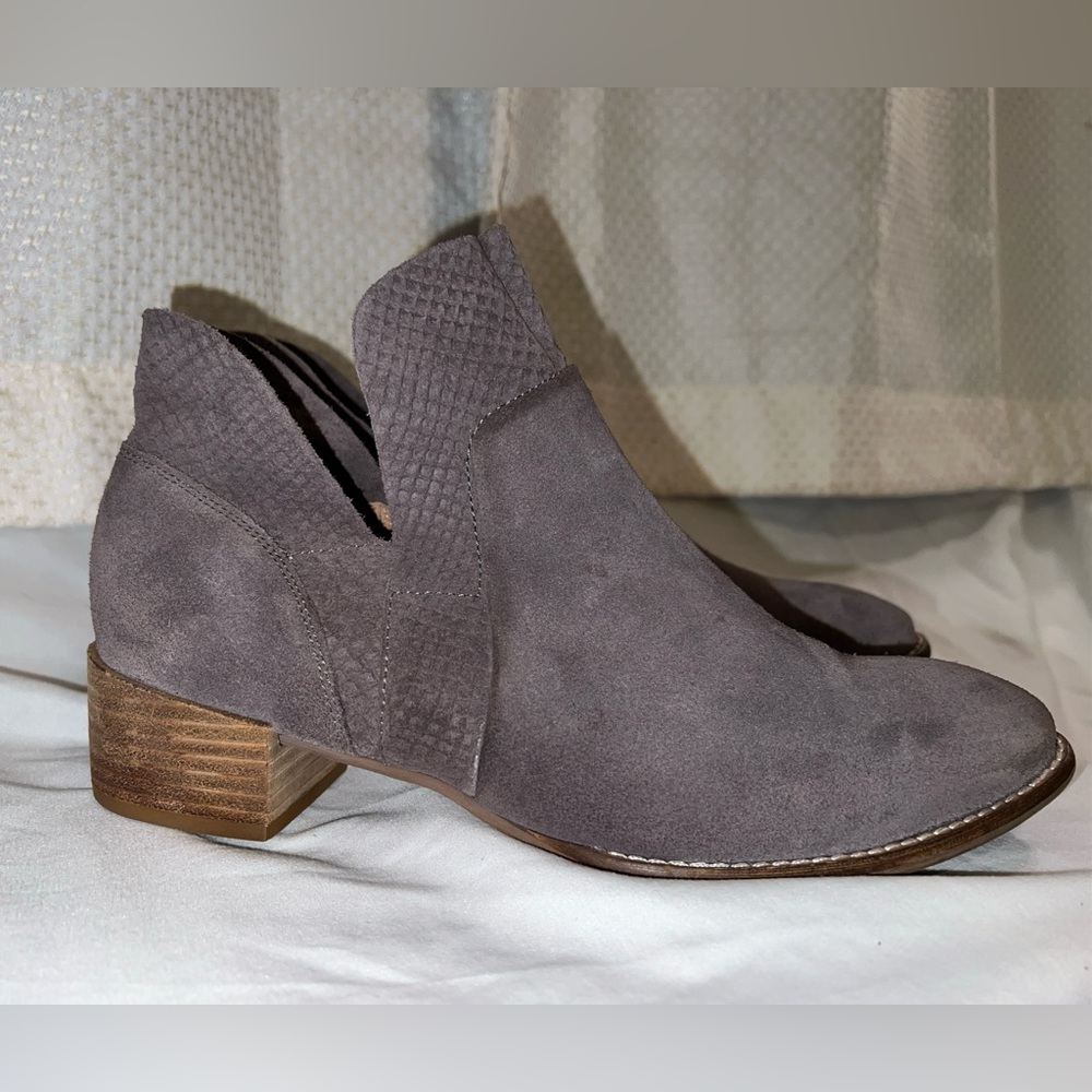 Anthropologie Seychelles Score Booties Sz 9.5  Gray  Suede Leather Ankle Boots